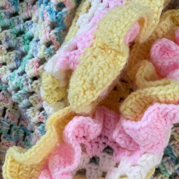 Hand crocheted gender neutral baby blanket - Picture 4 of 5